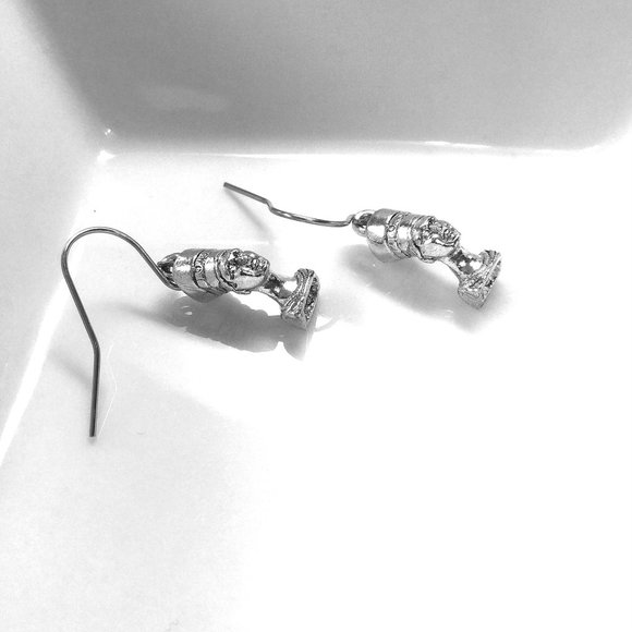 Miniature Nefertiti Female Egyptian Goddess Bust Charm Earrings - Picture 4 of 4